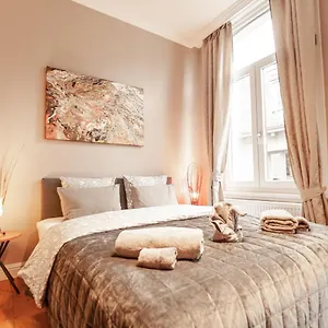 luxury-suites-palace.brusselshotelsbook.com/